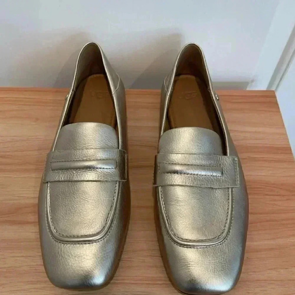 NEW UGG JANAYA COLLAPSABLE METALLIC PALE GOLD LOAFER FLATS WOMEN'S SIZE 8 - Picture 1 of 4